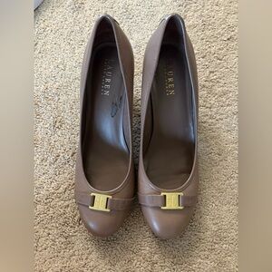 Lauren Ralph Lauren Shelbi Round Toe Taupe Pumps Size 9 B